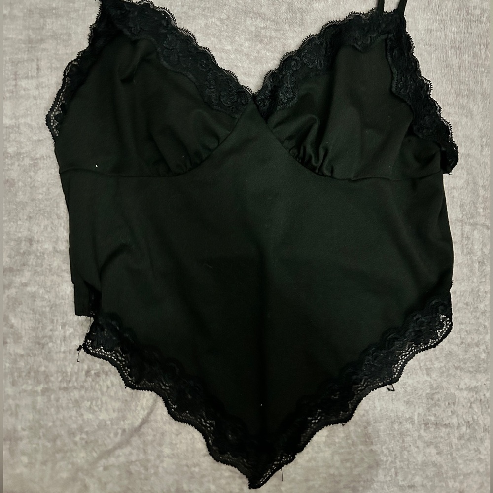 • black laced crop tank top
